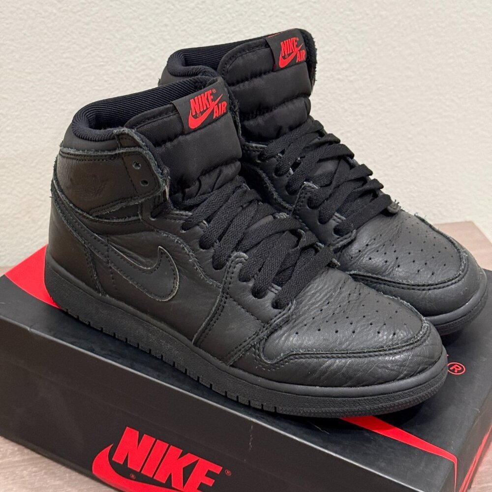 AIR JORDAN 1 RETRO HIGH OG BG 575441 022 BLACK/UNIVERSITY RED SIZE 6Y - Picture 2 of 11